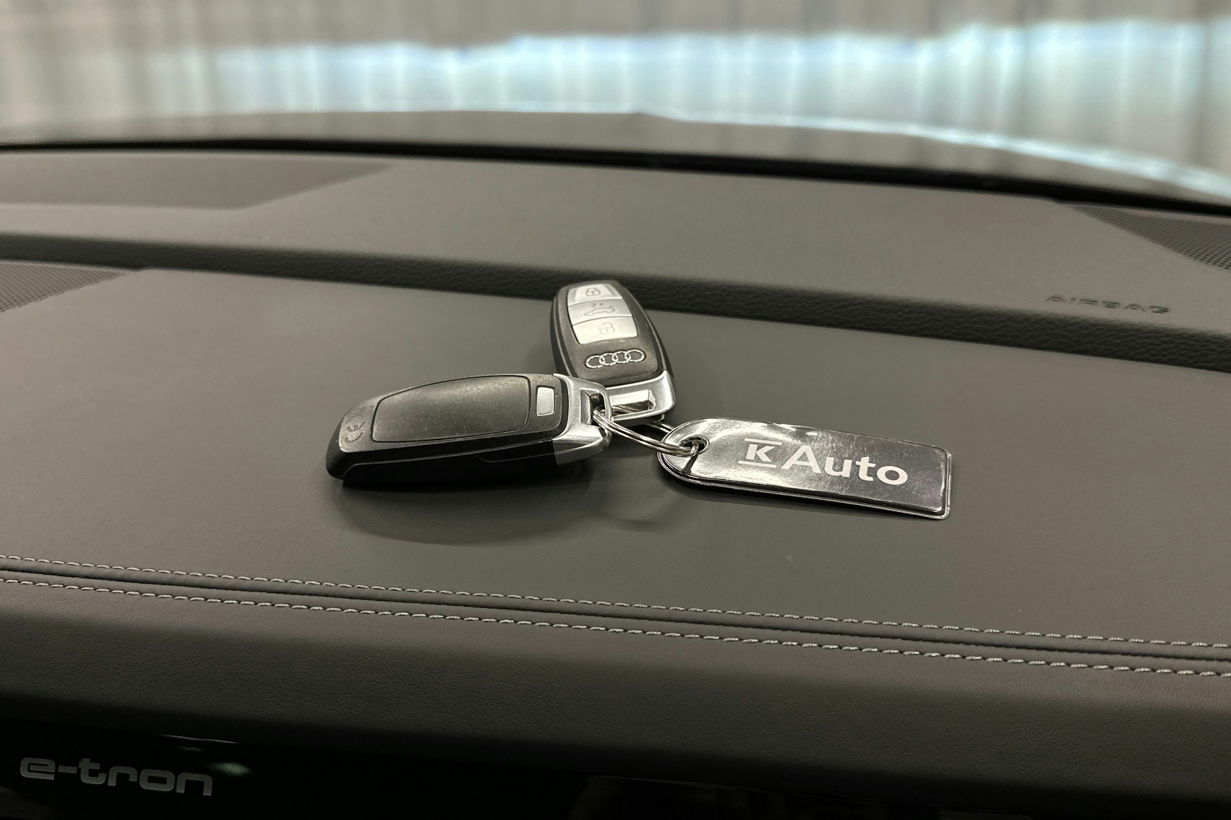 musta Audi e-tron 2022 kuva 28.