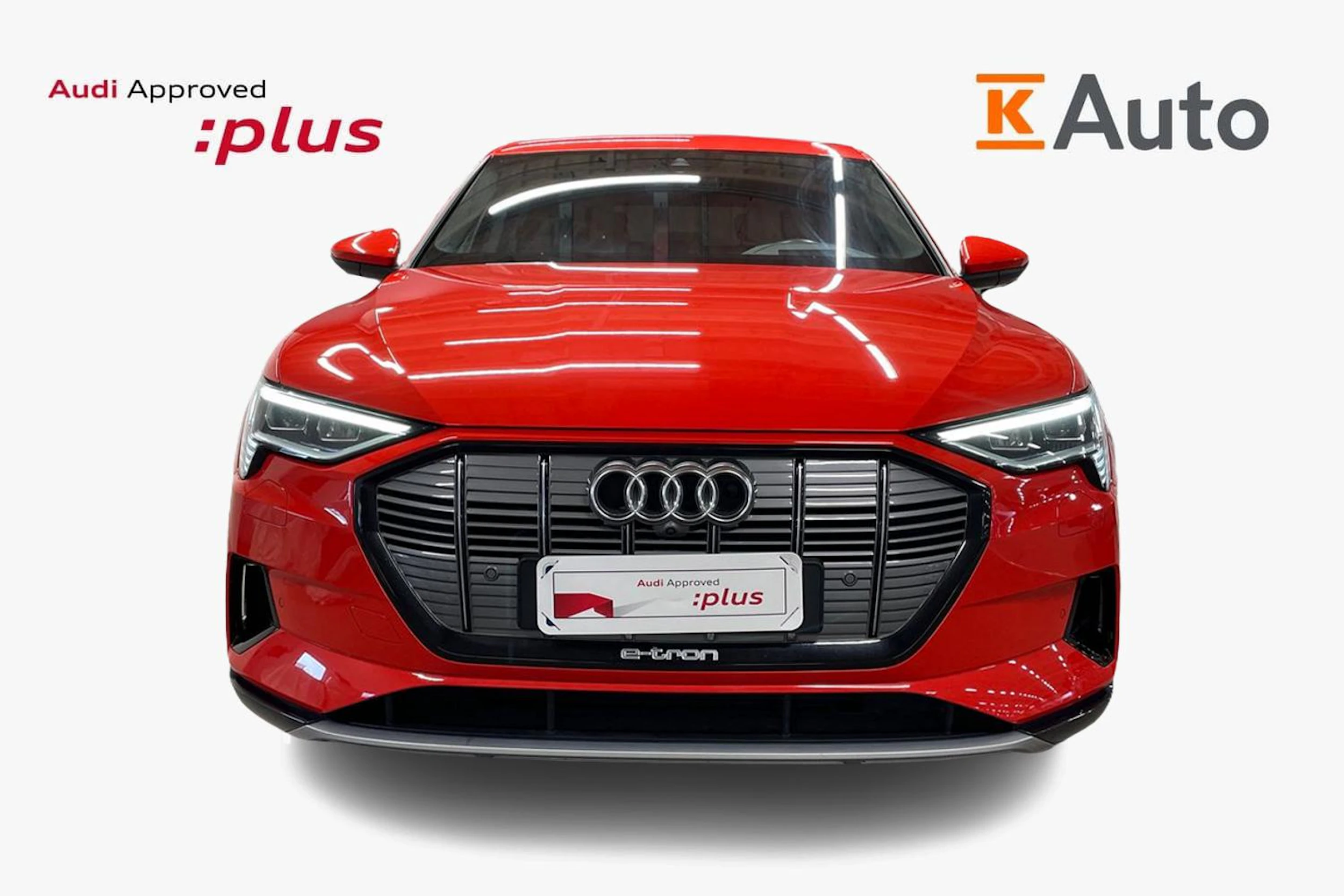 Punainen Audi e-tron 2022 kuva 4.