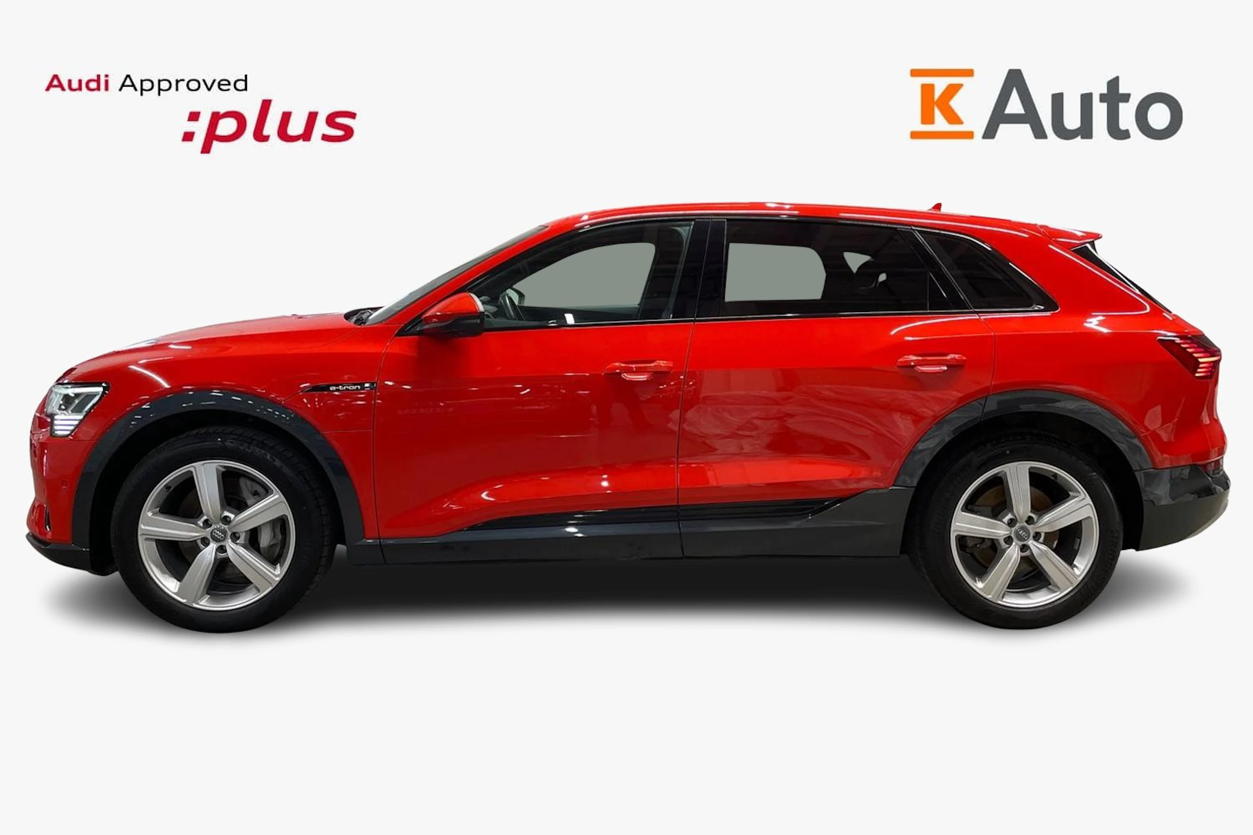 Punainen Audi e-tron 2022 kuva 5.