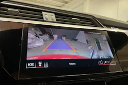 Punainen Audi e-tron 2022 kuva 20.
