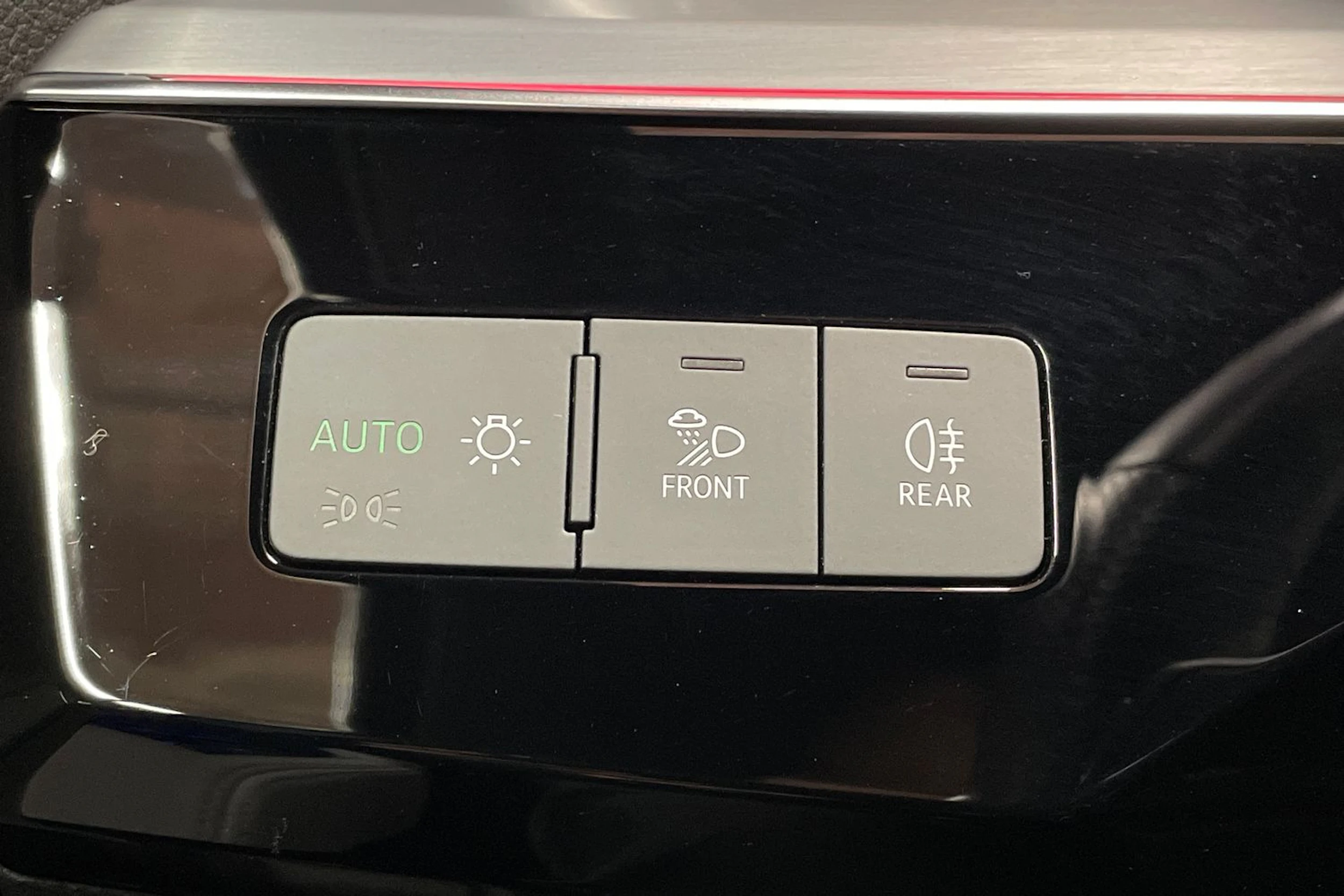 Punainen Audi e-tron 2022 kuva 22.