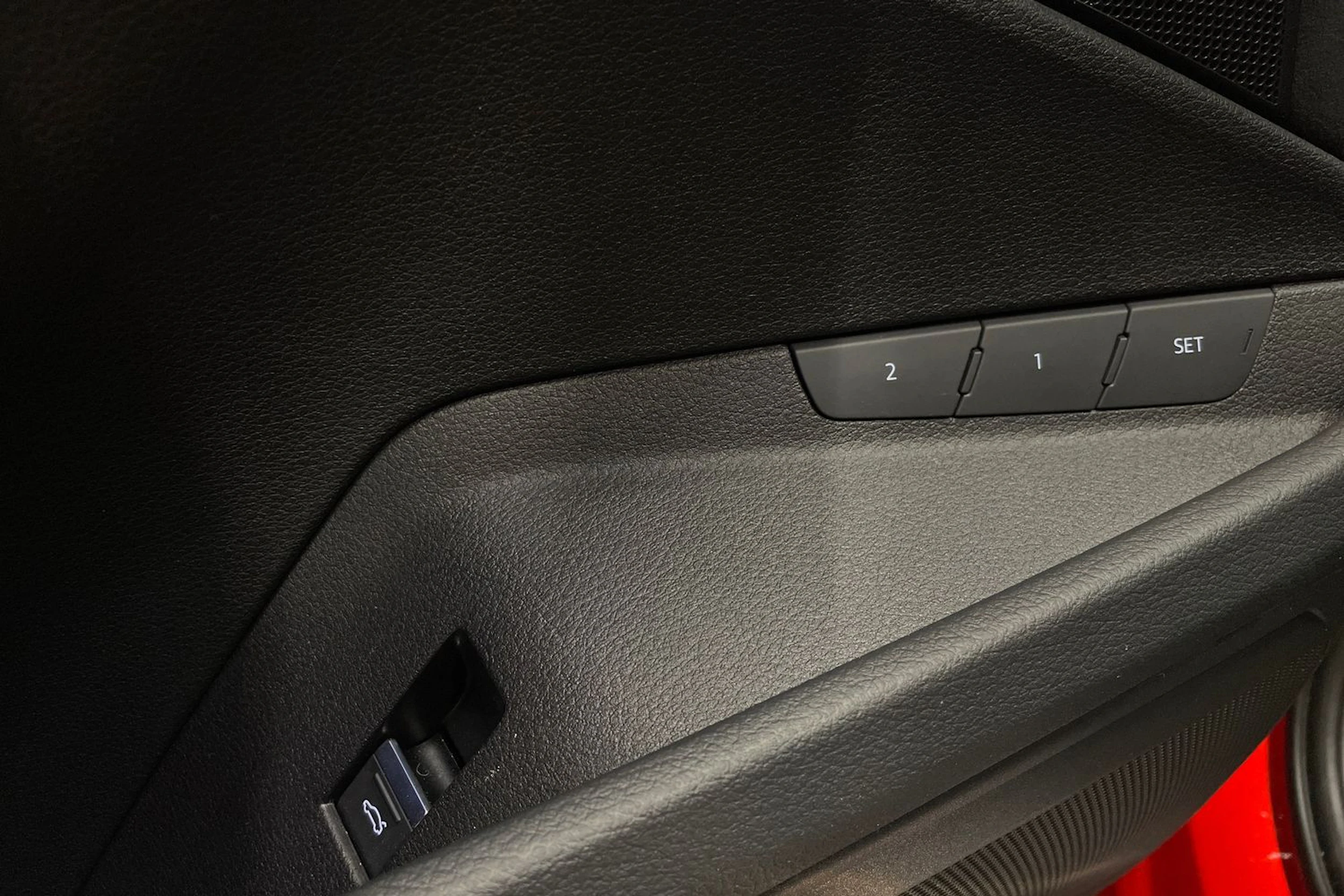 Punainen Audi e-tron 2022 kuva 25.