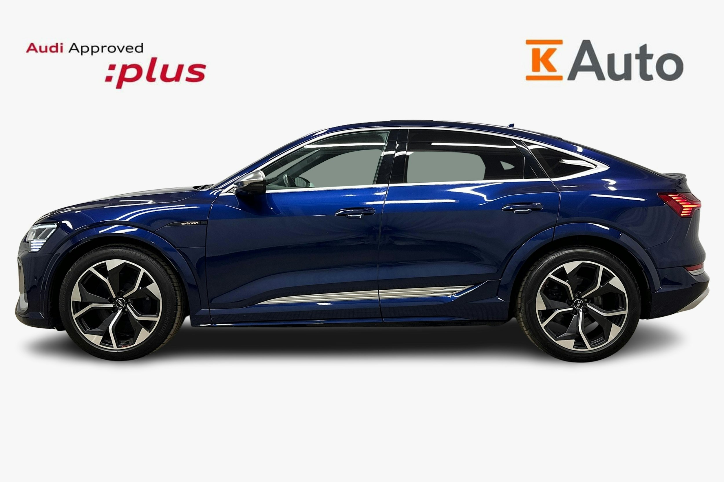 sininen Audi e-tron 2022 kuva 6.