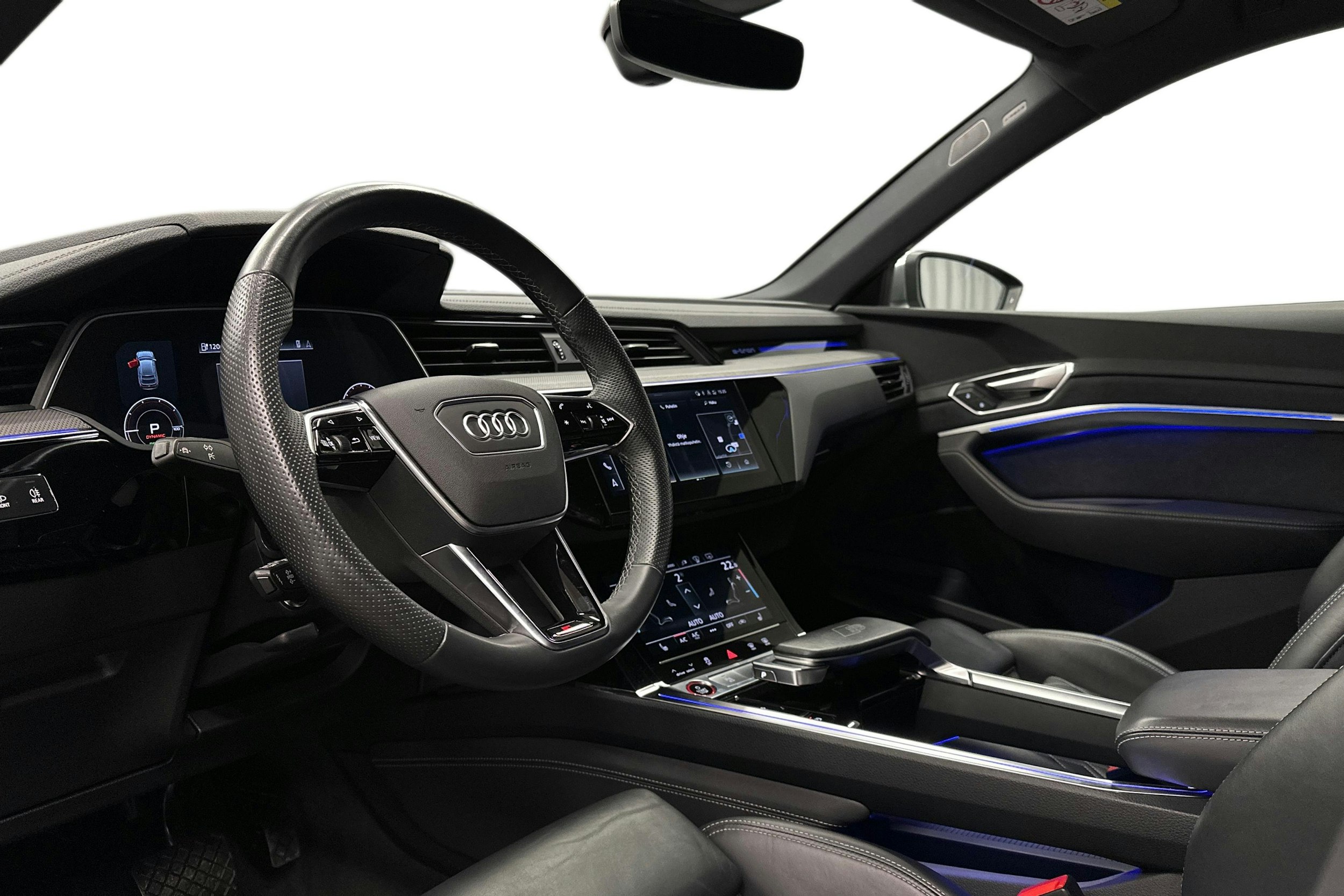 sininen Audi e-tron 2022 kuva 7.