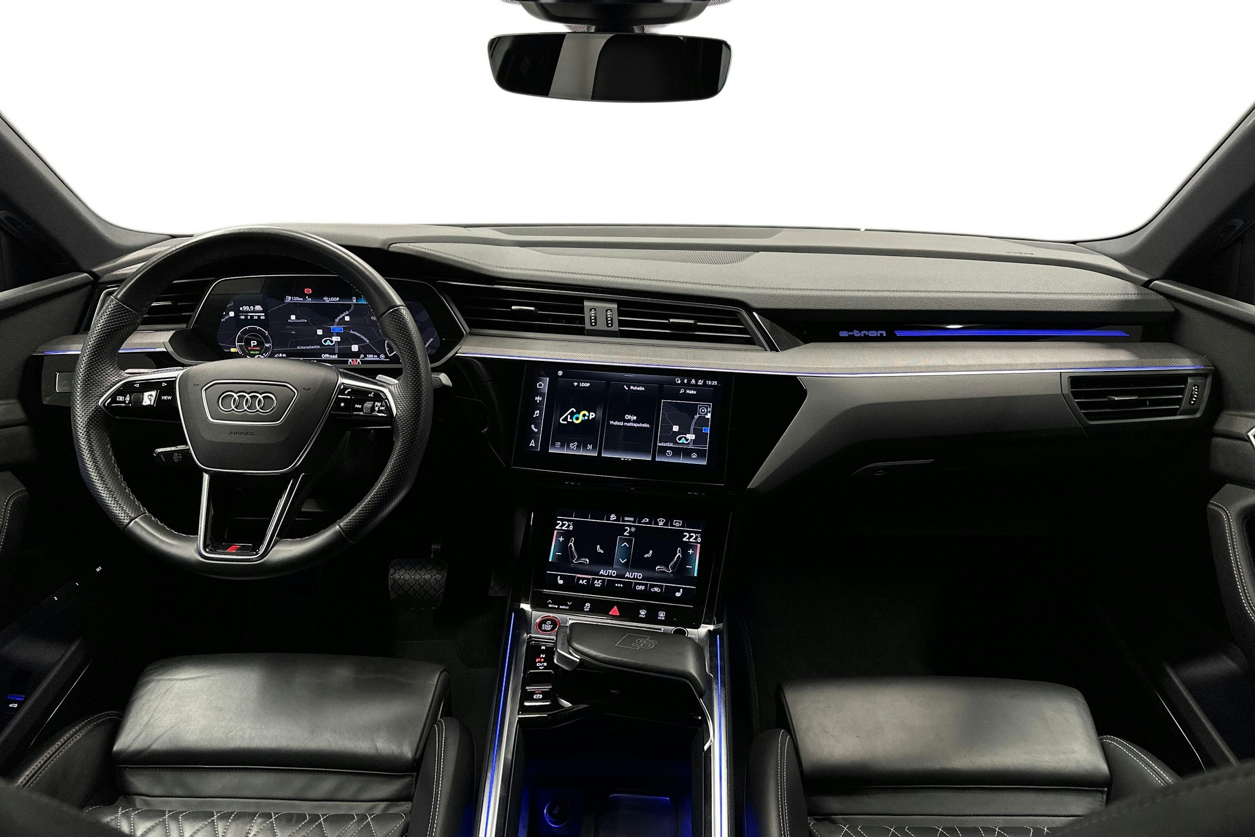 sininen Audi e-tron 2022 kuva 9.