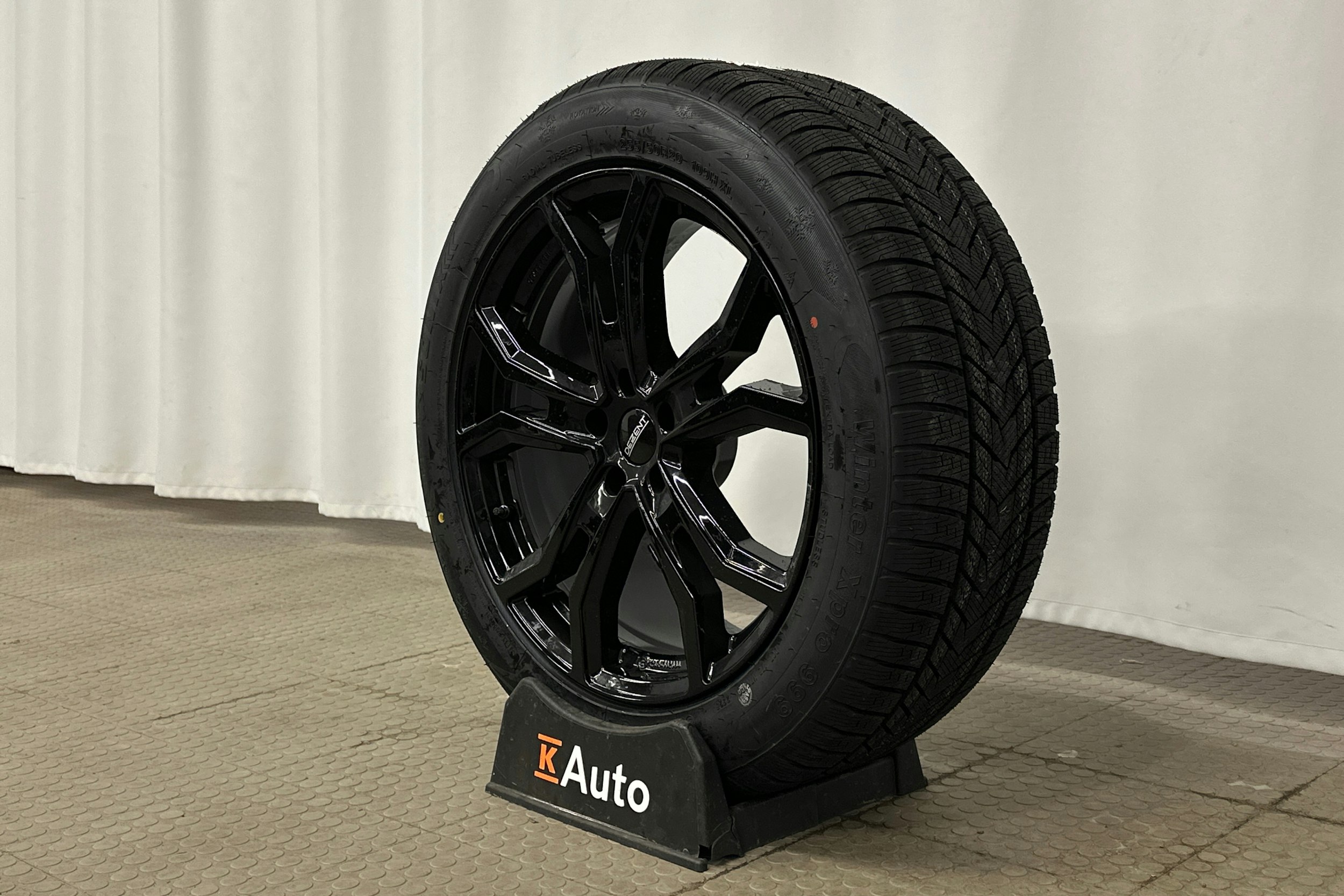 sininen Audi e-tron 2022 kuva 12.