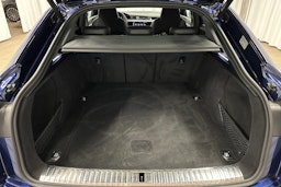 sininen Audi e-tron 2022 kuva 13.