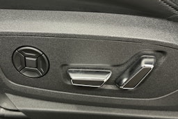 sininen Audi e-tron 2022 kuva 16.