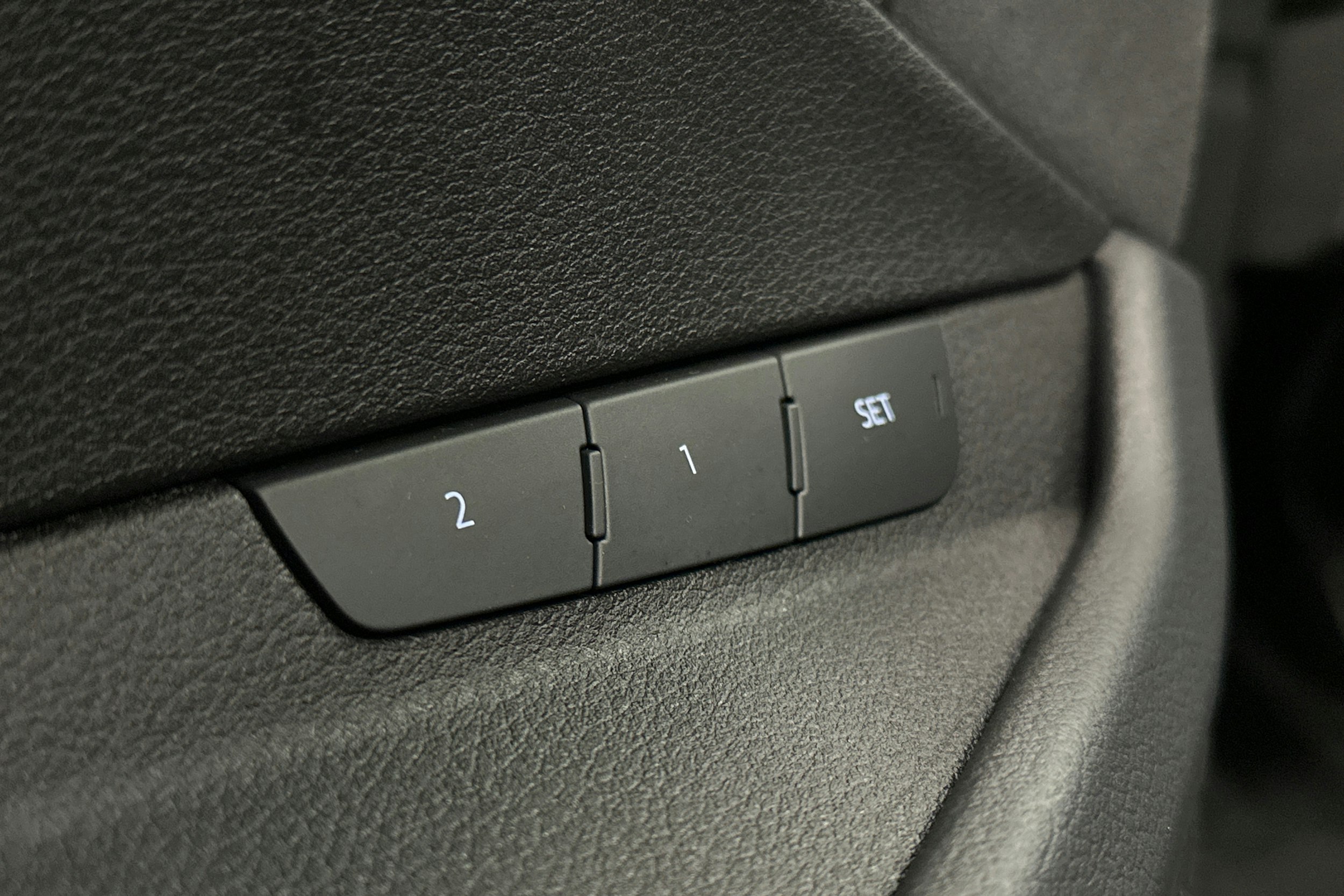 sininen Audi e-tron 2022 kuva 17.