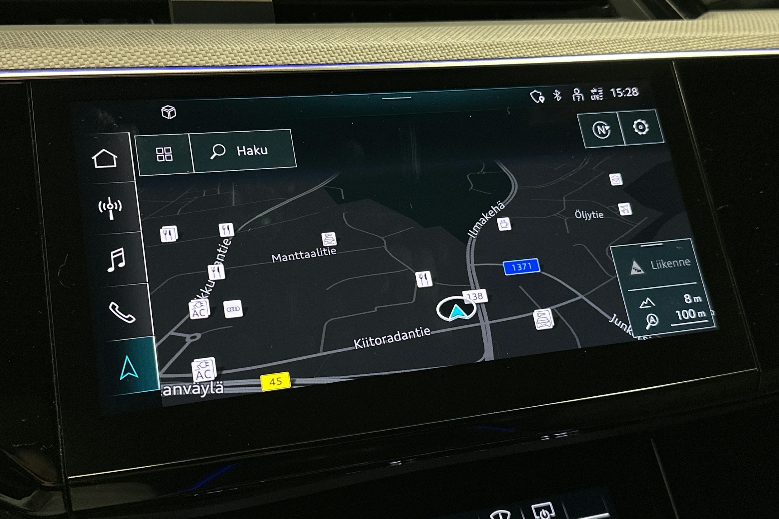 sininen Audi e-tron 2022 kuva 25.