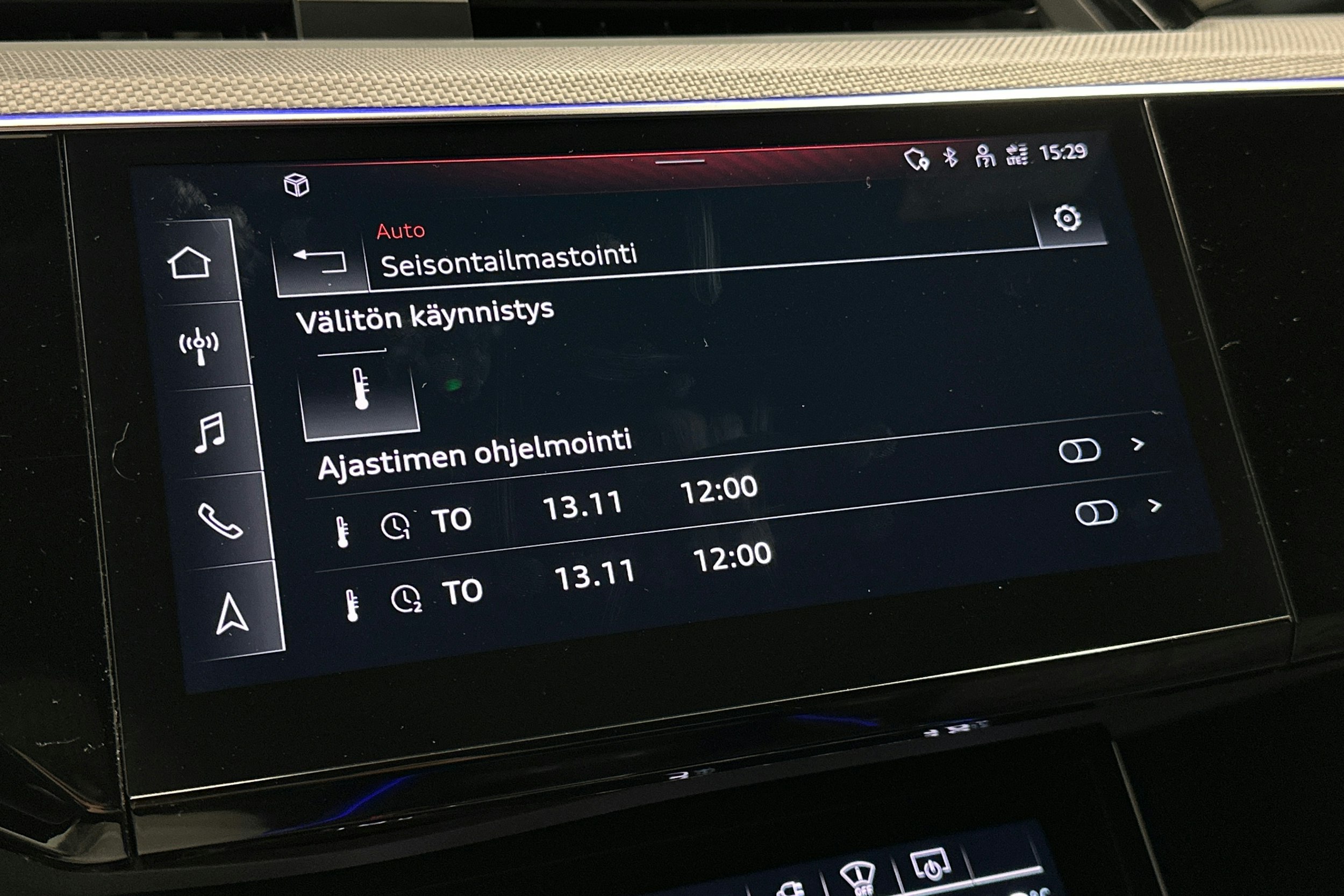 sininen Audi e-tron 2022 kuva 27.