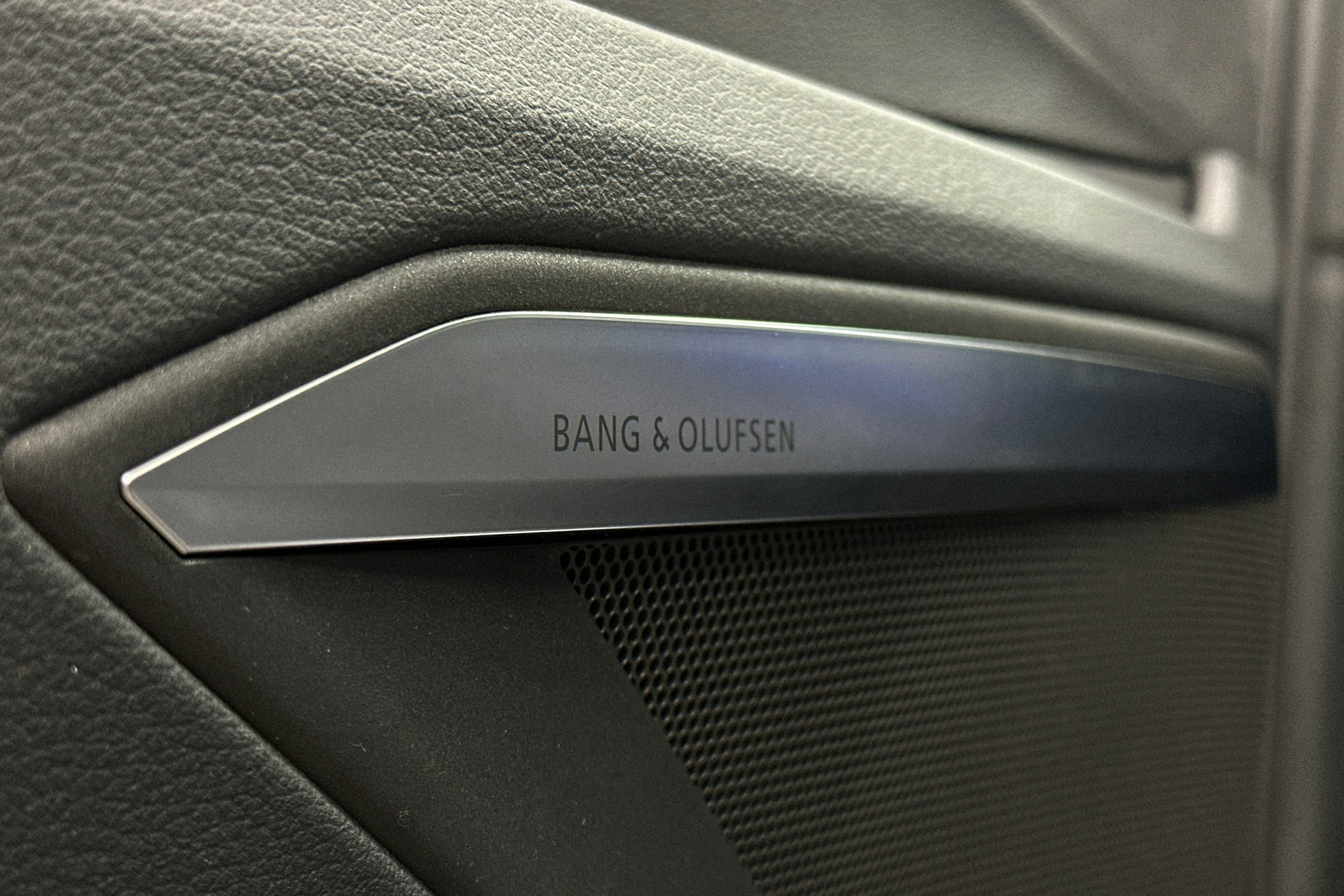 sininen Audi e-tron 2022 kuva 35.