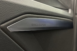 sininen Audi e-tron 2022 kuva 35.