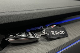 sininen Audi e-tron 2022 kuva 36.