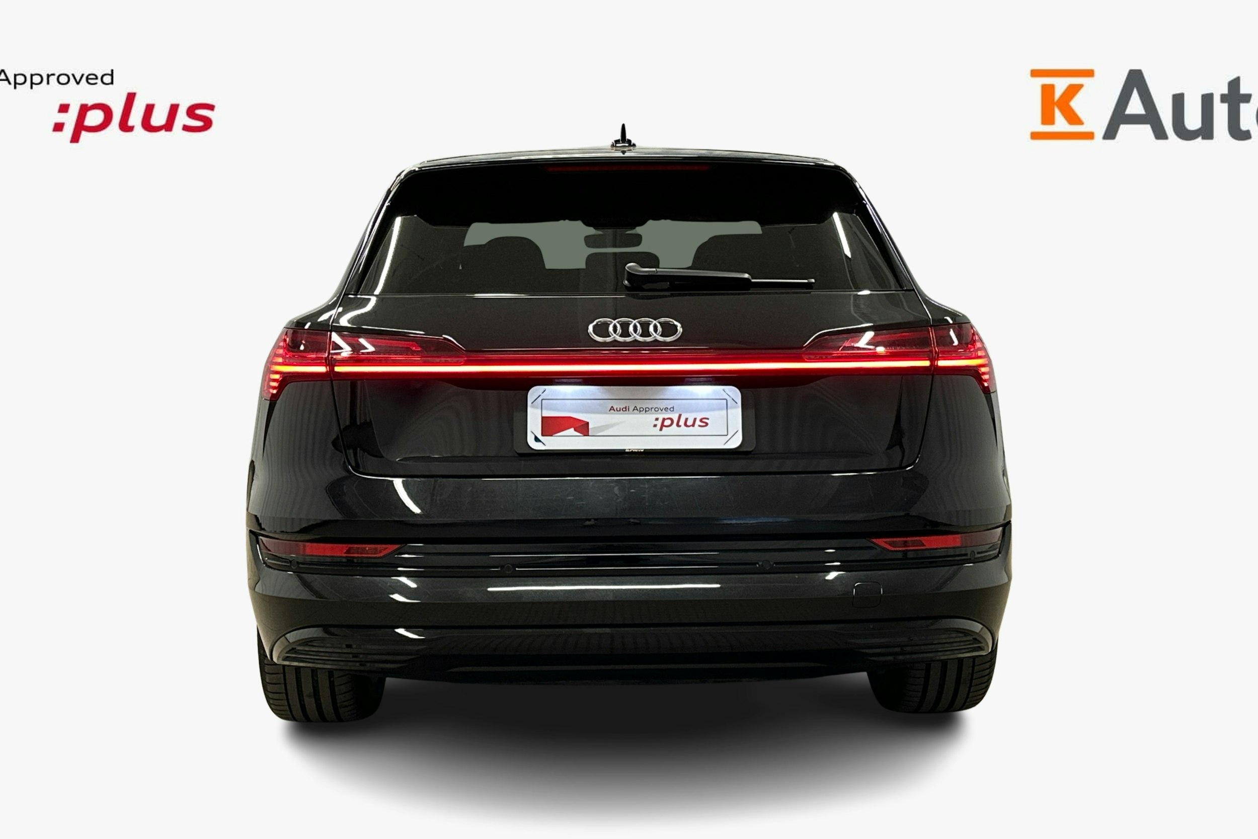 musta Audi e-tron 2022 kuva 3.