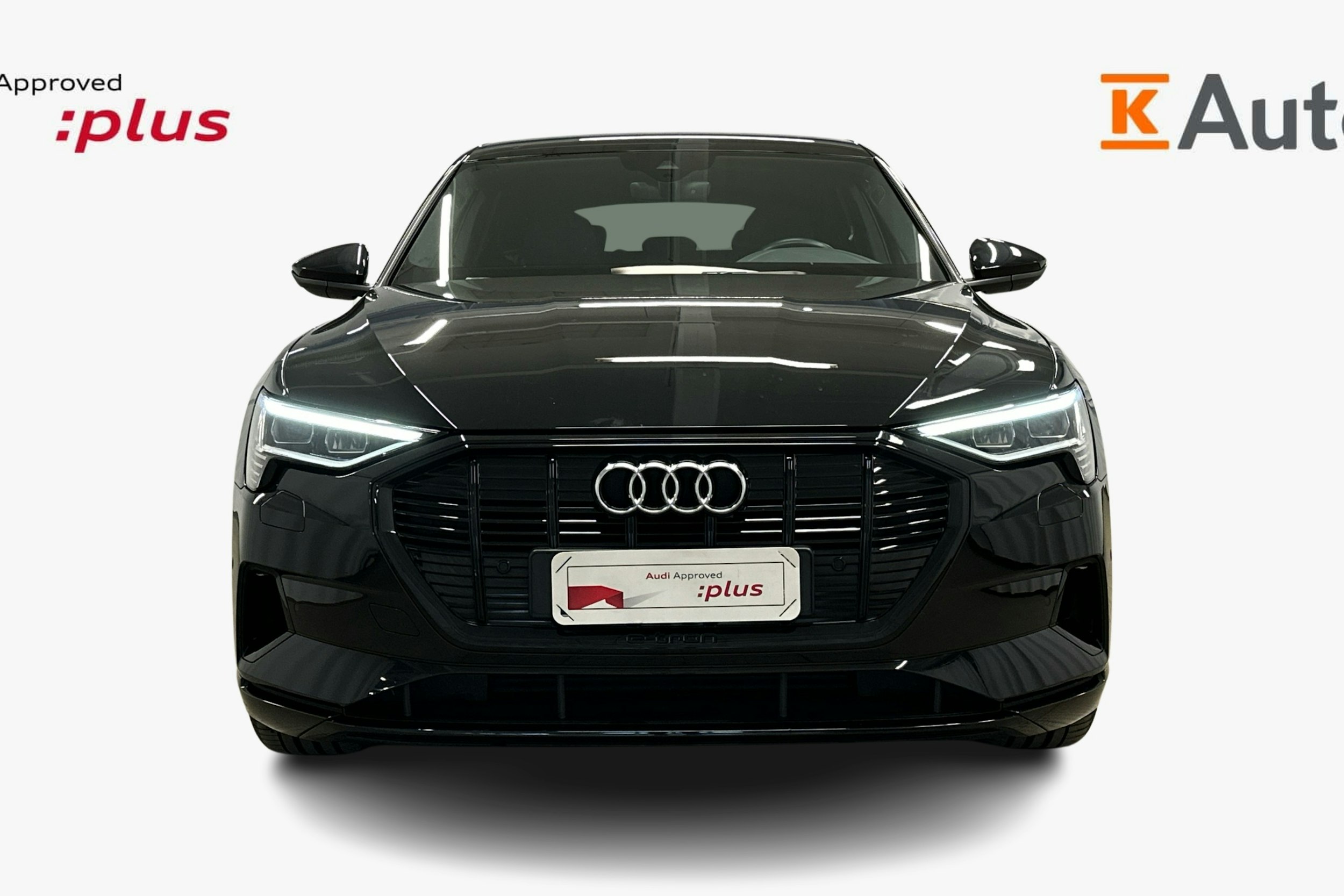 musta Audi e-tron 2022 kuva 4.
