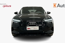musta Audi e-tron 2022 kuva 4.