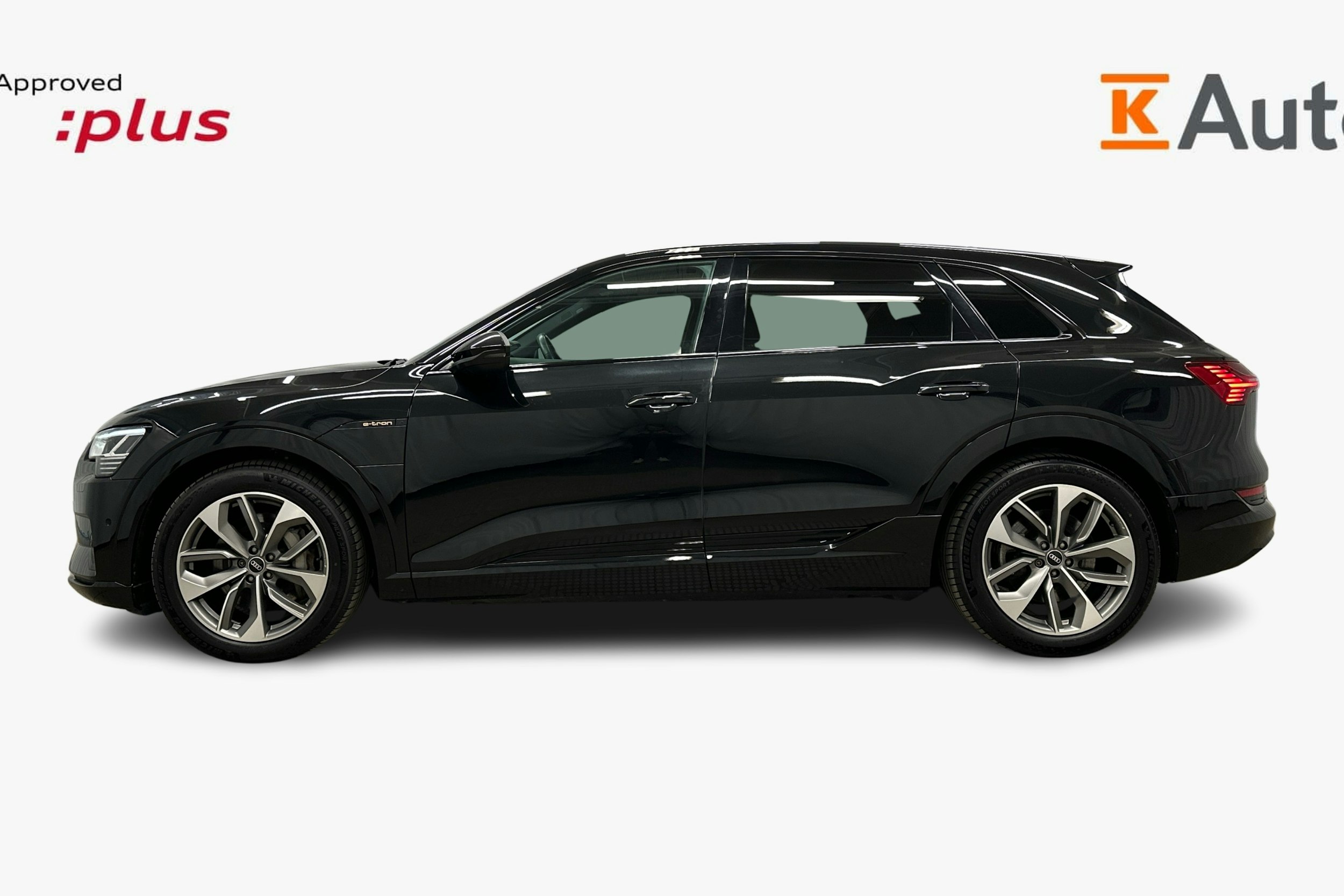 musta Audi e-tron 2022 kuva 5.