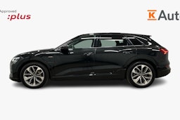 musta Audi e-tron 2022 kuva 5.
