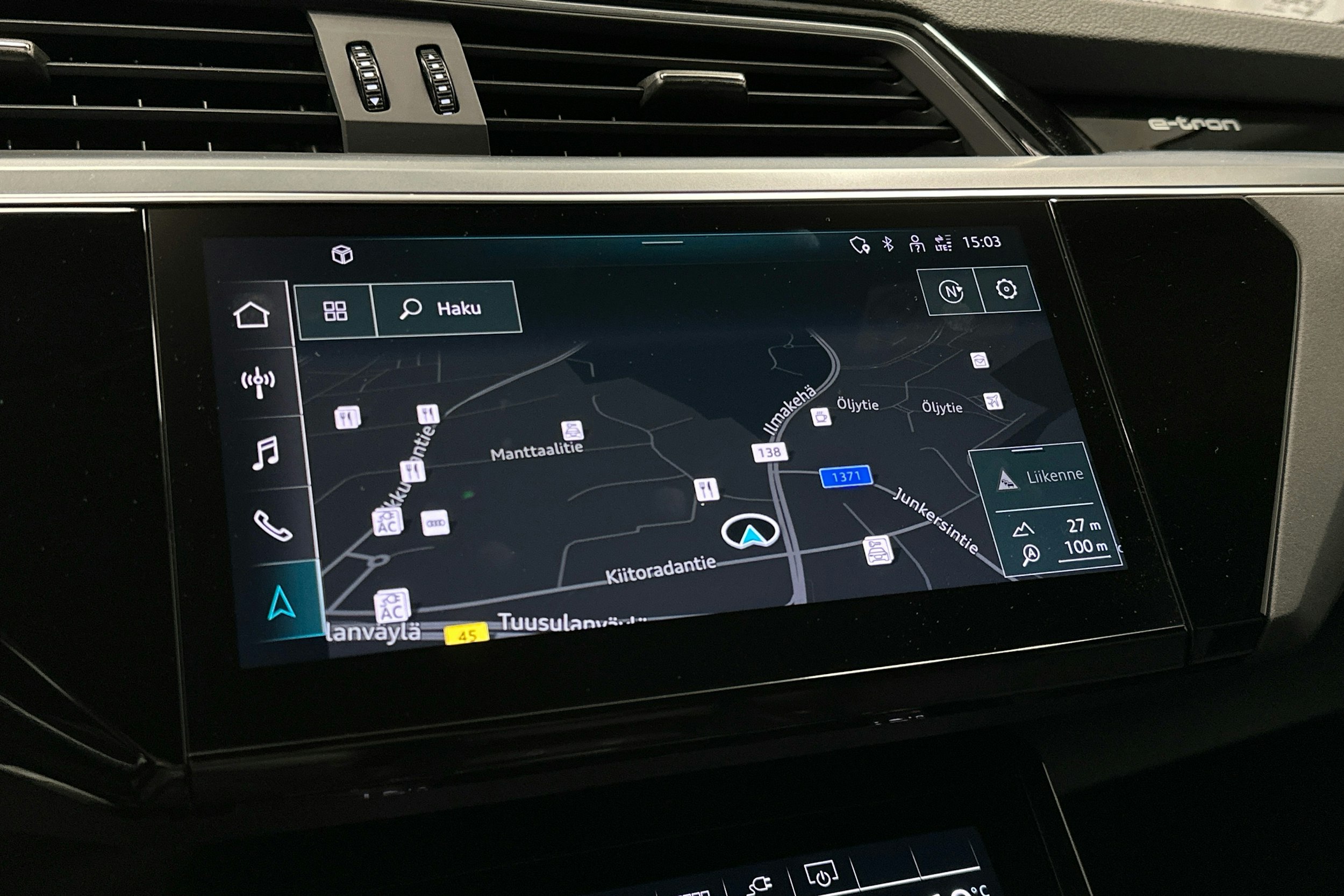 musta Audi e-tron 2022 kuva 13.