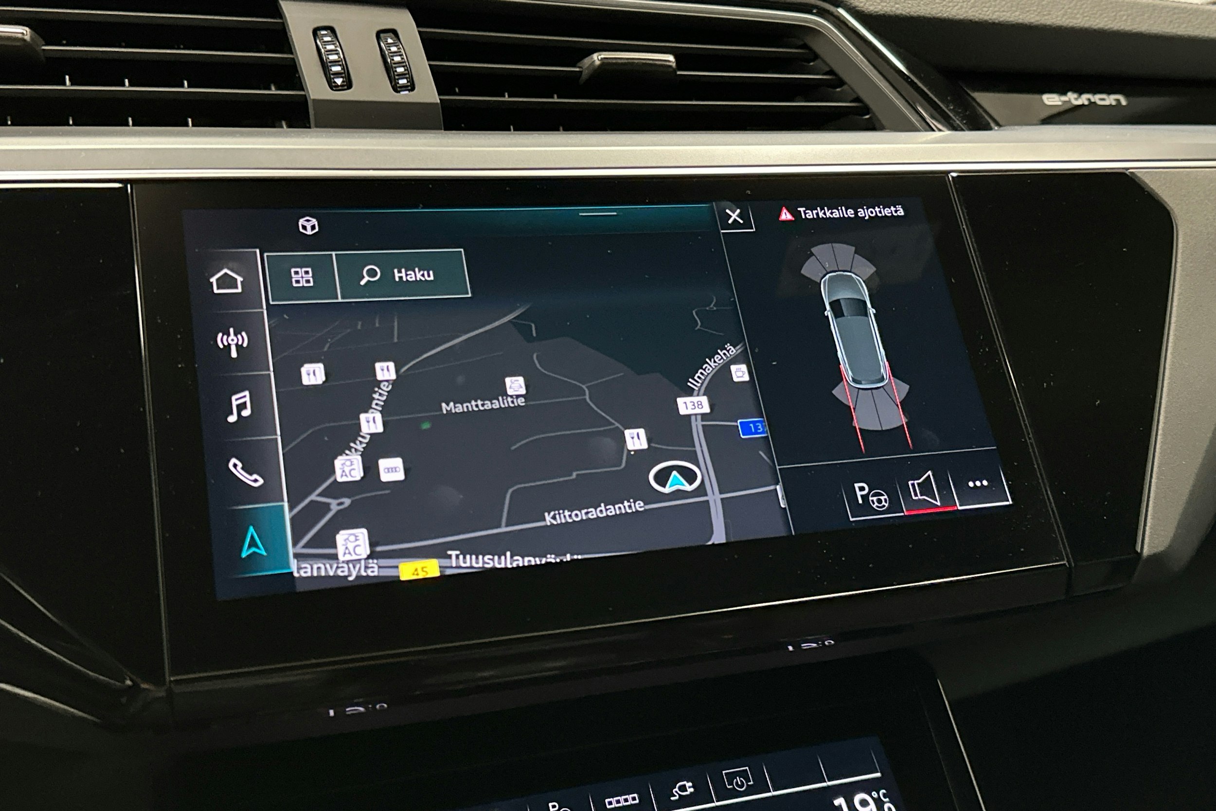 musta Audi e-tron 2022 kuva 14.