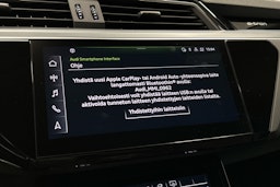 musta Audi e-tron 2022 kuva 15.