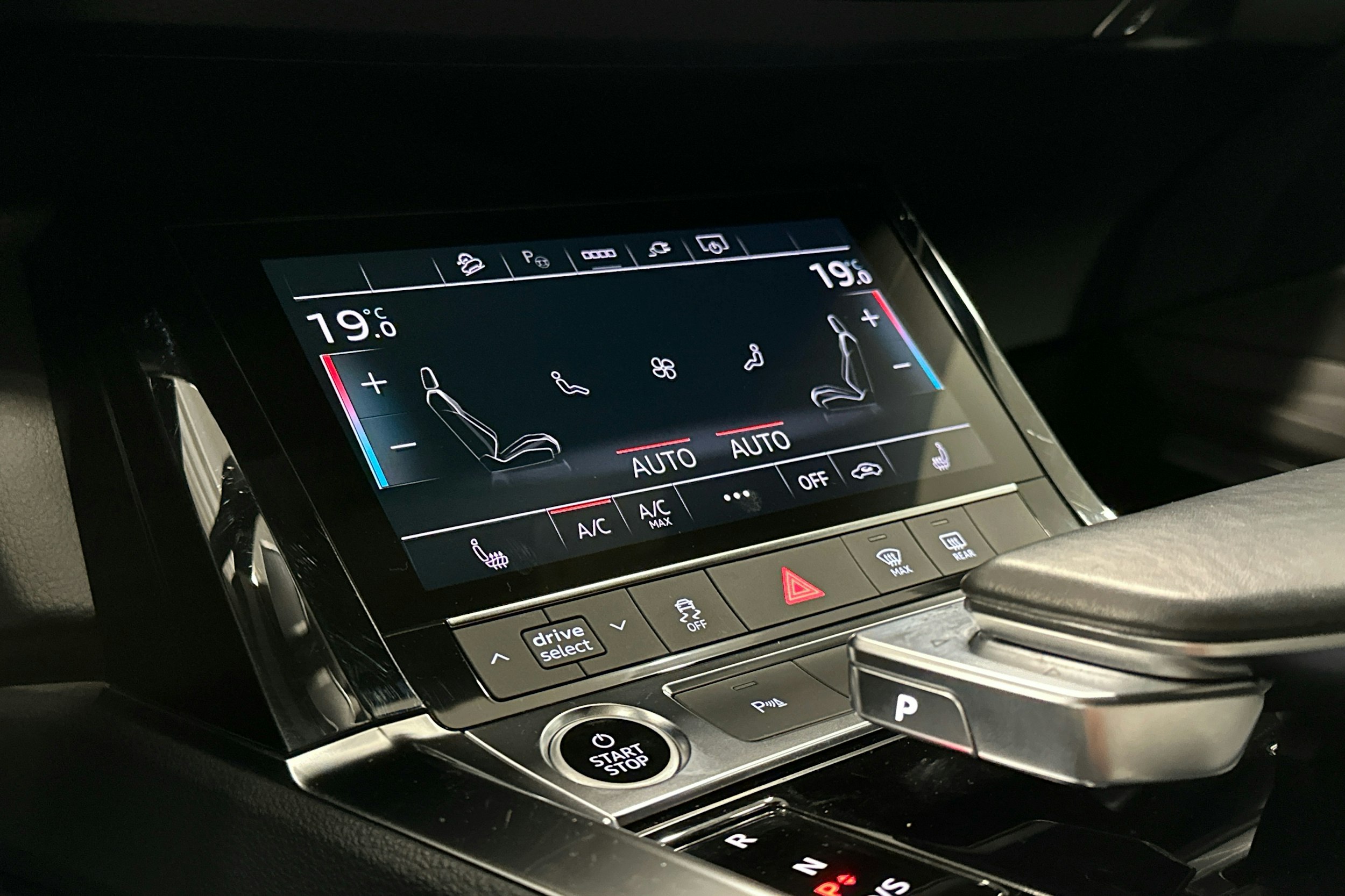 musta Audi e-tron 2022 kuva 20.