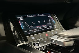 musta Audi e-tron 2022 kuva 20.