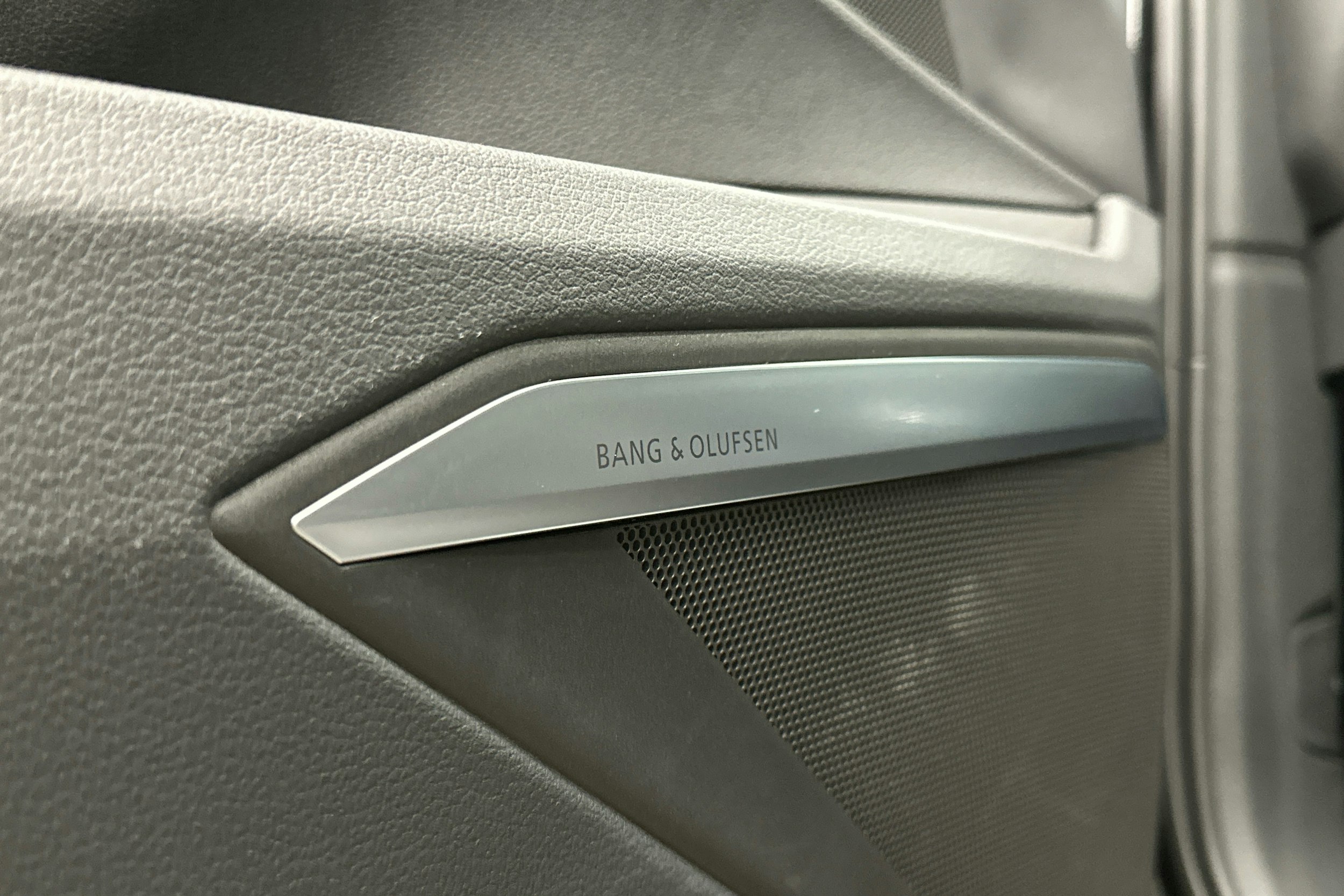 musta Audi e-tron 2022 kuva 21.