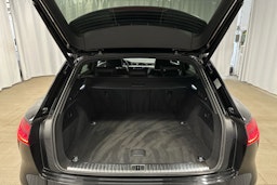 musta Audi e-tron 2022 kuva 24.