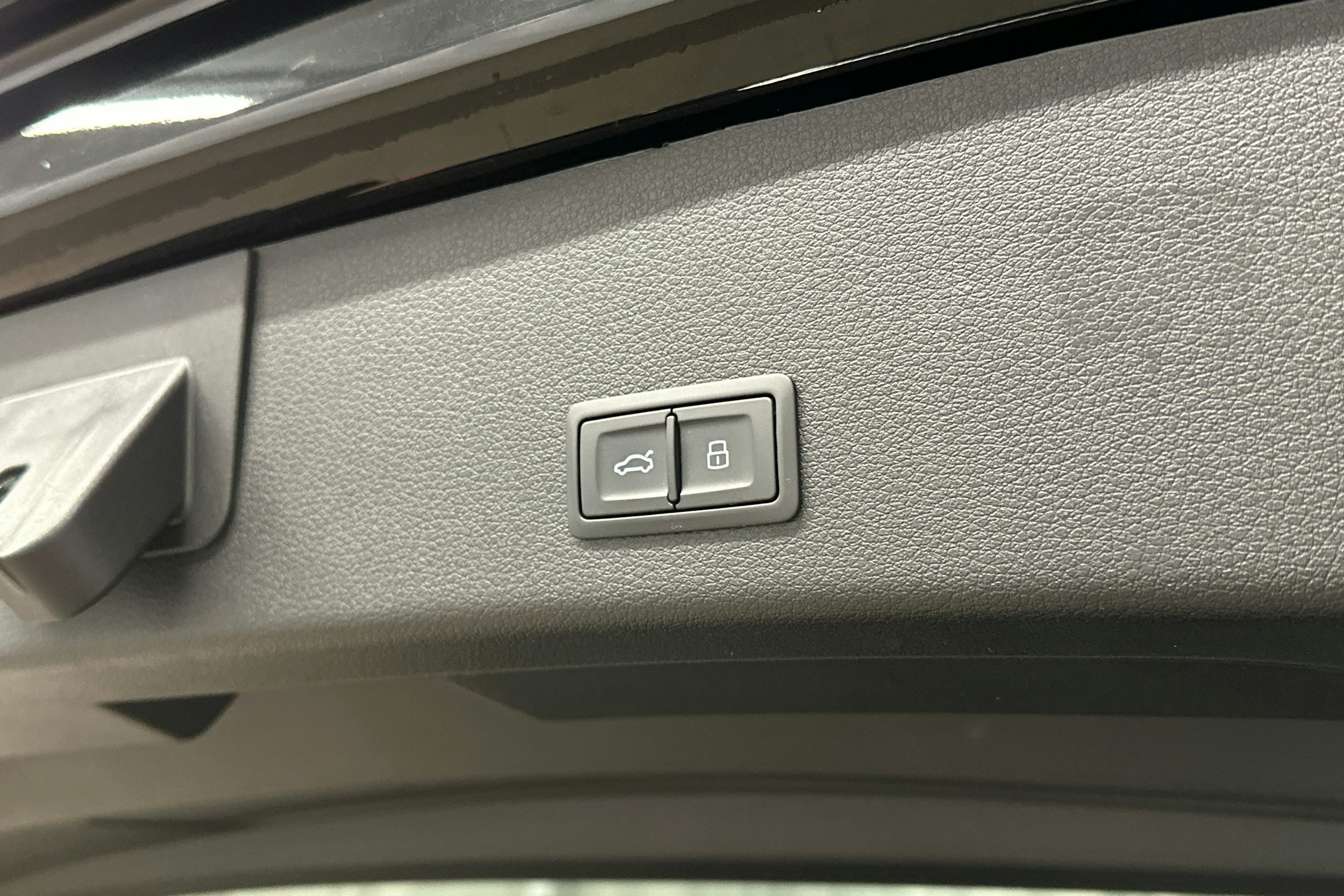 musta Audi e-tron 2022 kuva 25.