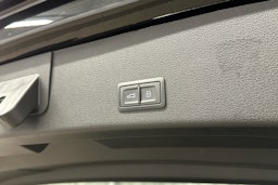 musta Audi e-tron 2022 kuva 25.
