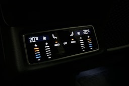 musta Audi e-tron 2022 kuva 15.