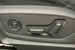 musta Audi e-tron 2022 kuva 17.