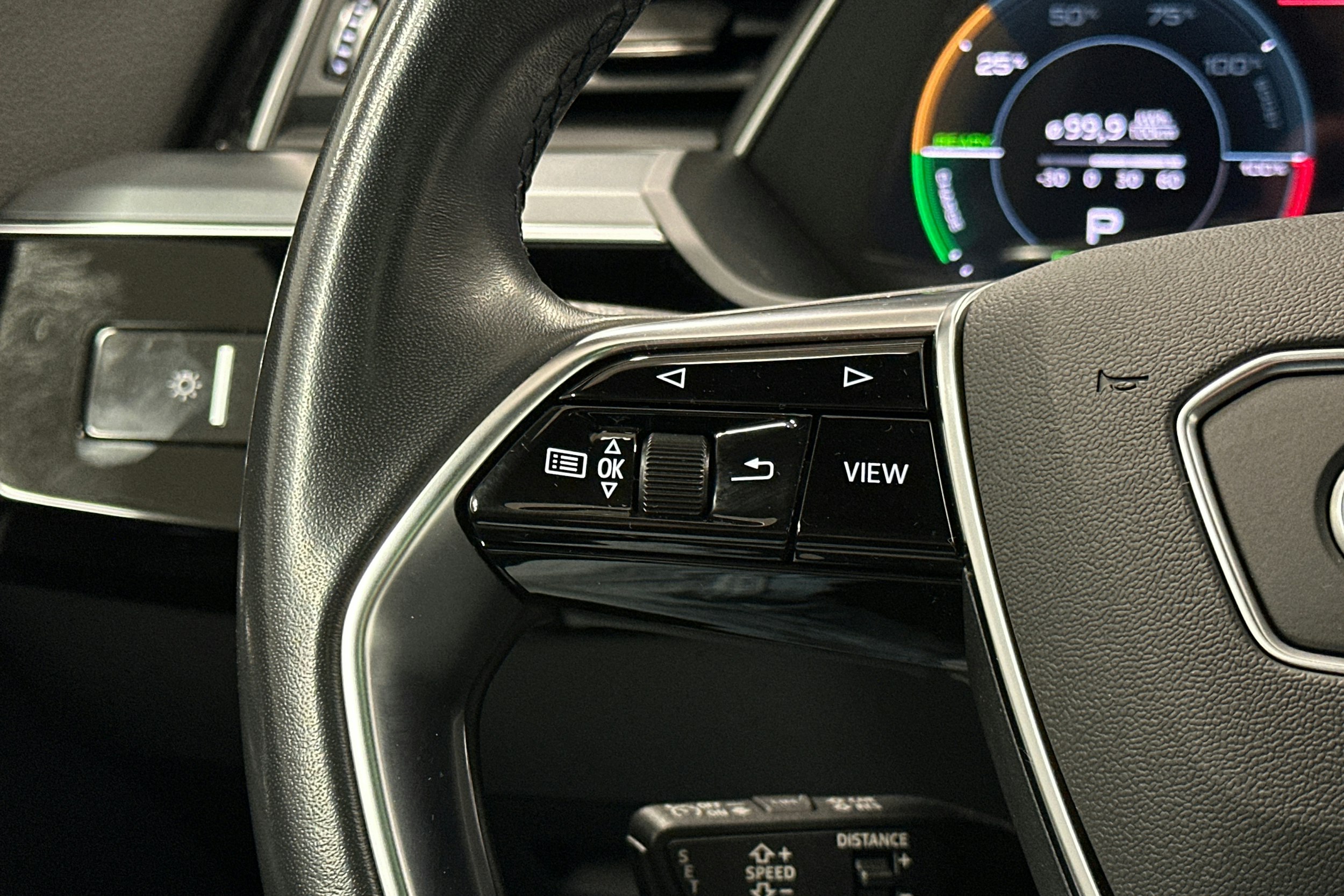 musta Audi e-tron 2022 kuva 20.