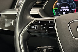 musta Audi e-tron 2022 kuva 20.