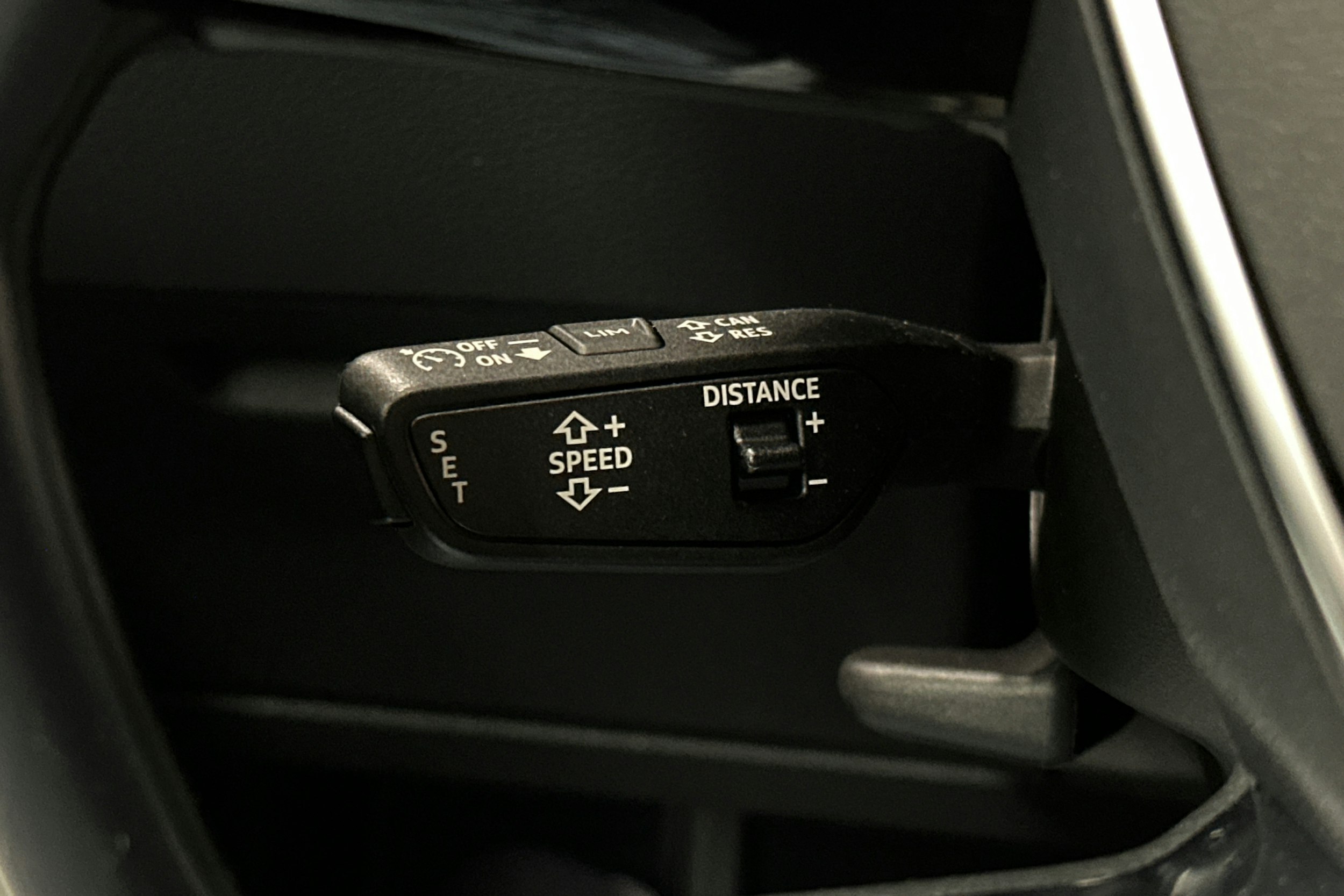 musta Audi e-tron 2022 kuva 22.