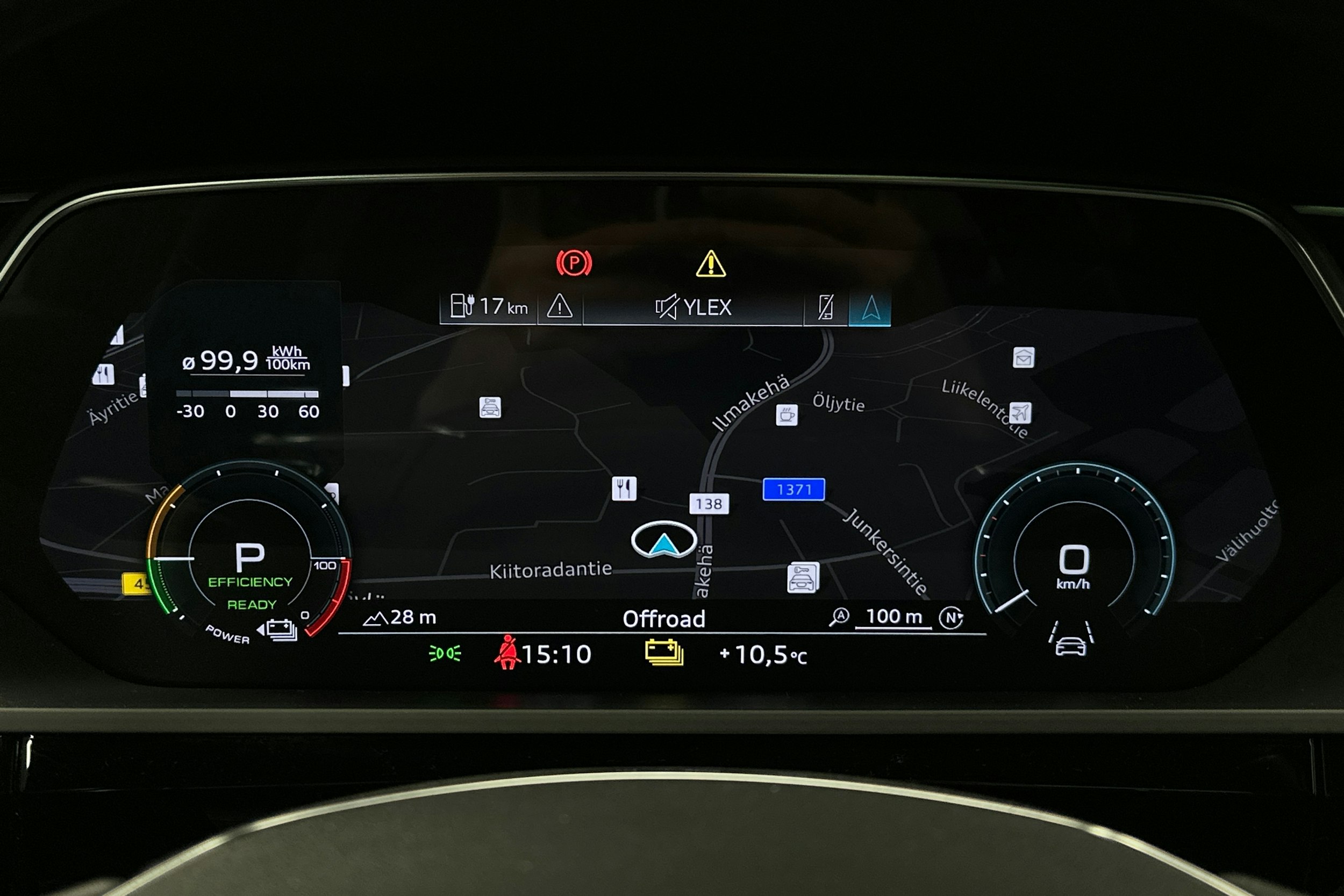 musta Audi e-tron 2022 kuva 23.