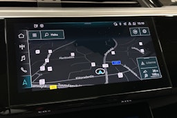 musta Audi e-tron 2022 kuva 25.