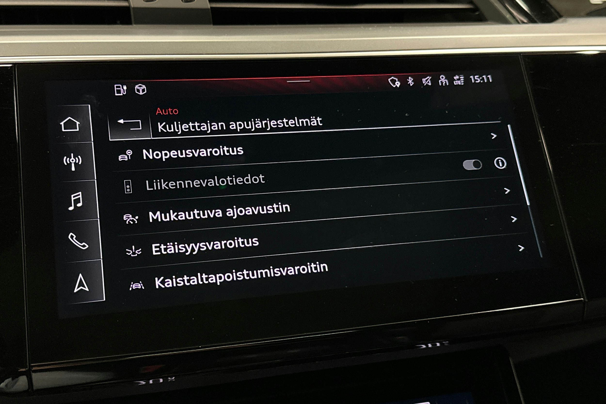 musta Audi e-tron 2022 kuva 29.