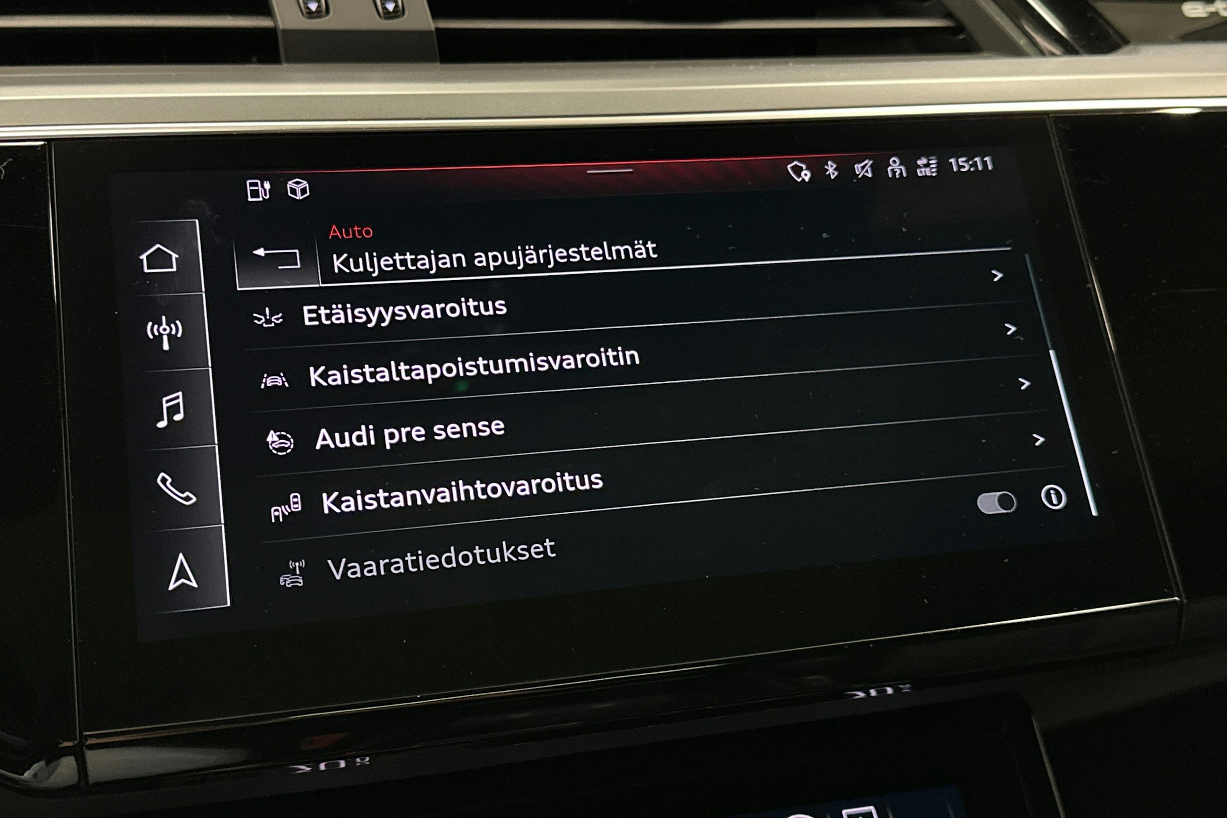 musta Audi e-tron 2022 kuva 30.