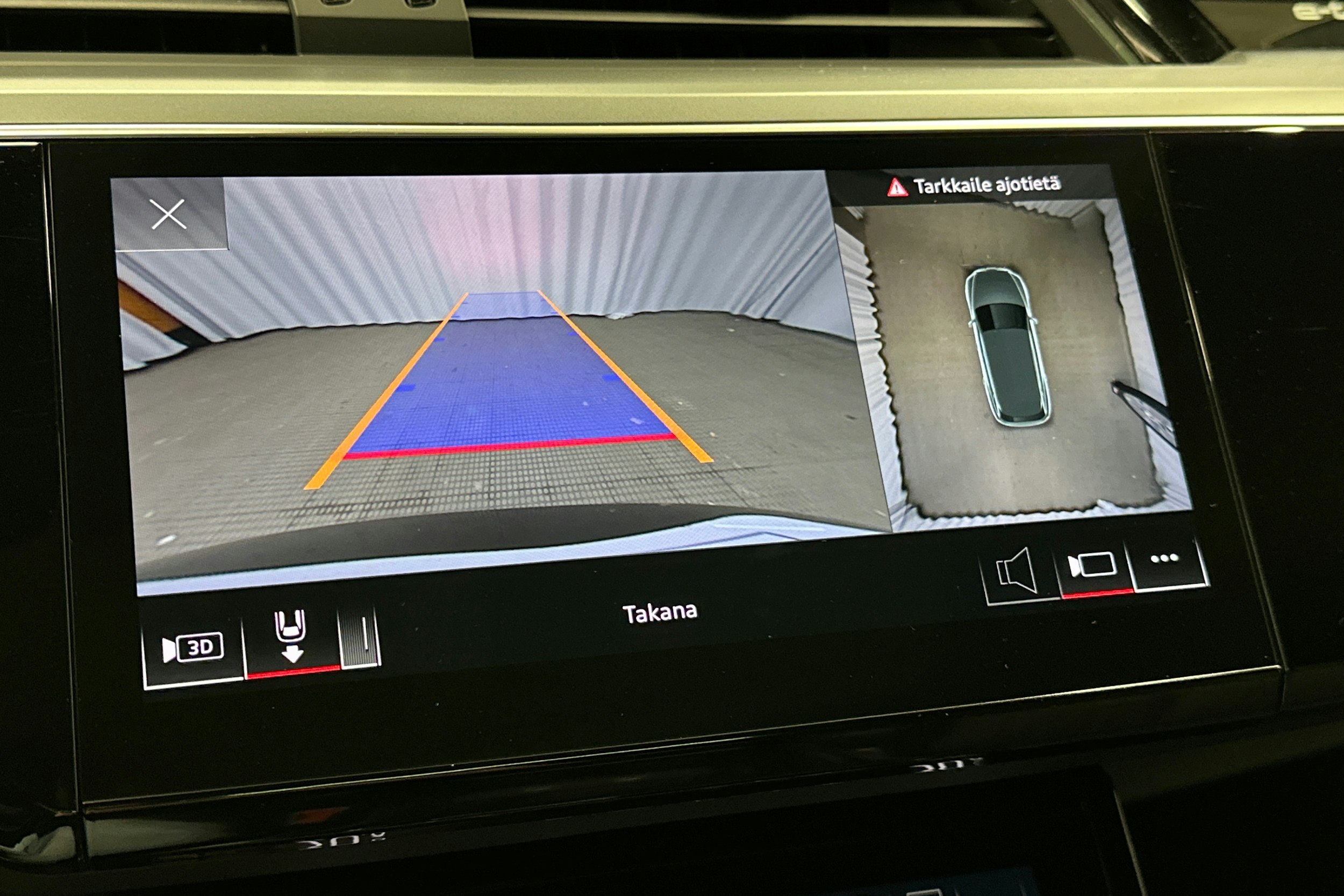 musta Audi e-tron 2022 kuva 31.