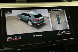 musta Audi e-tron 2022 kuva 32.