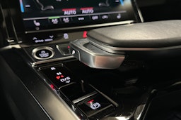 musta Audi e-tron 2022 kuva 34.