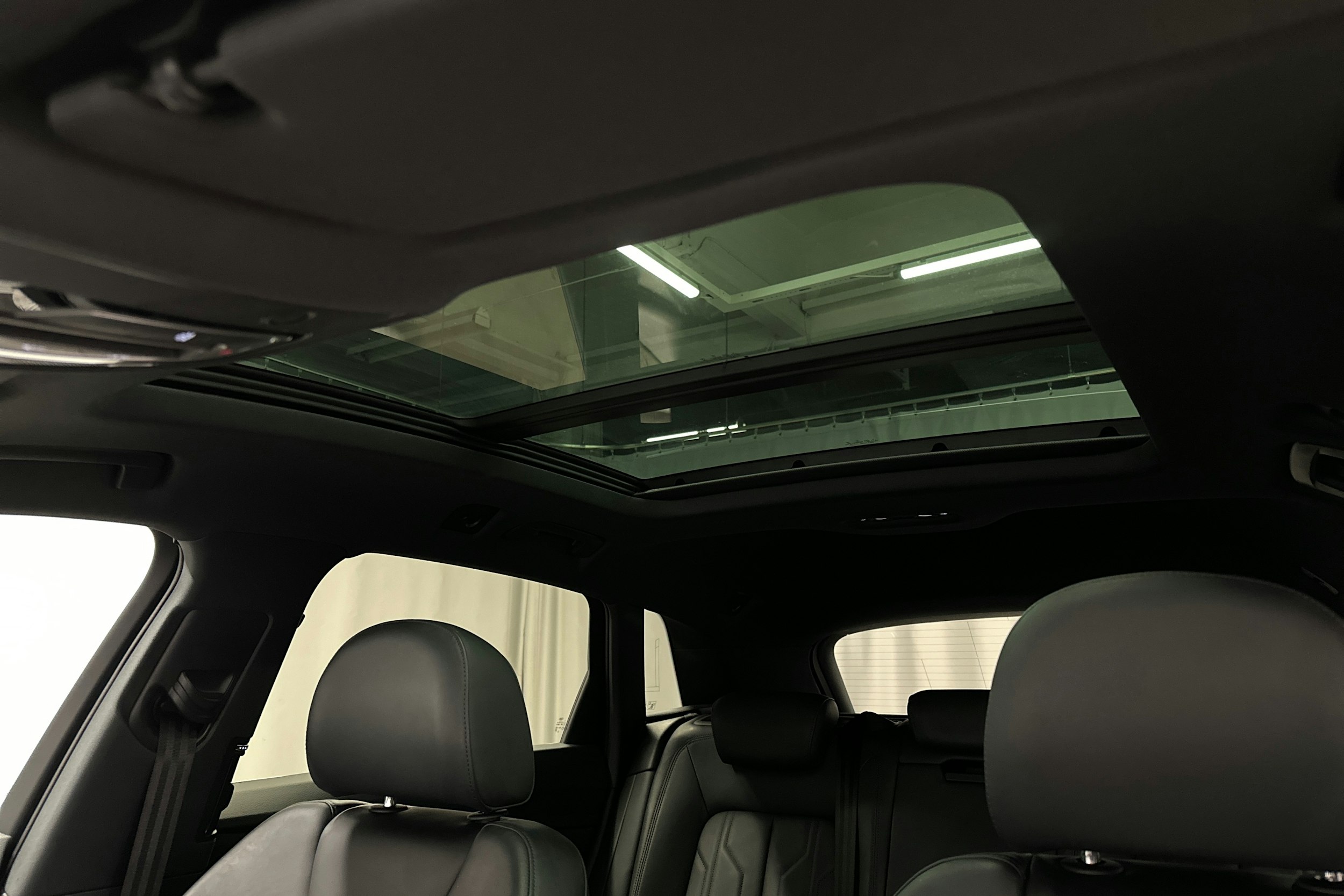 musta Audi e-tron 2022 kuva 35.