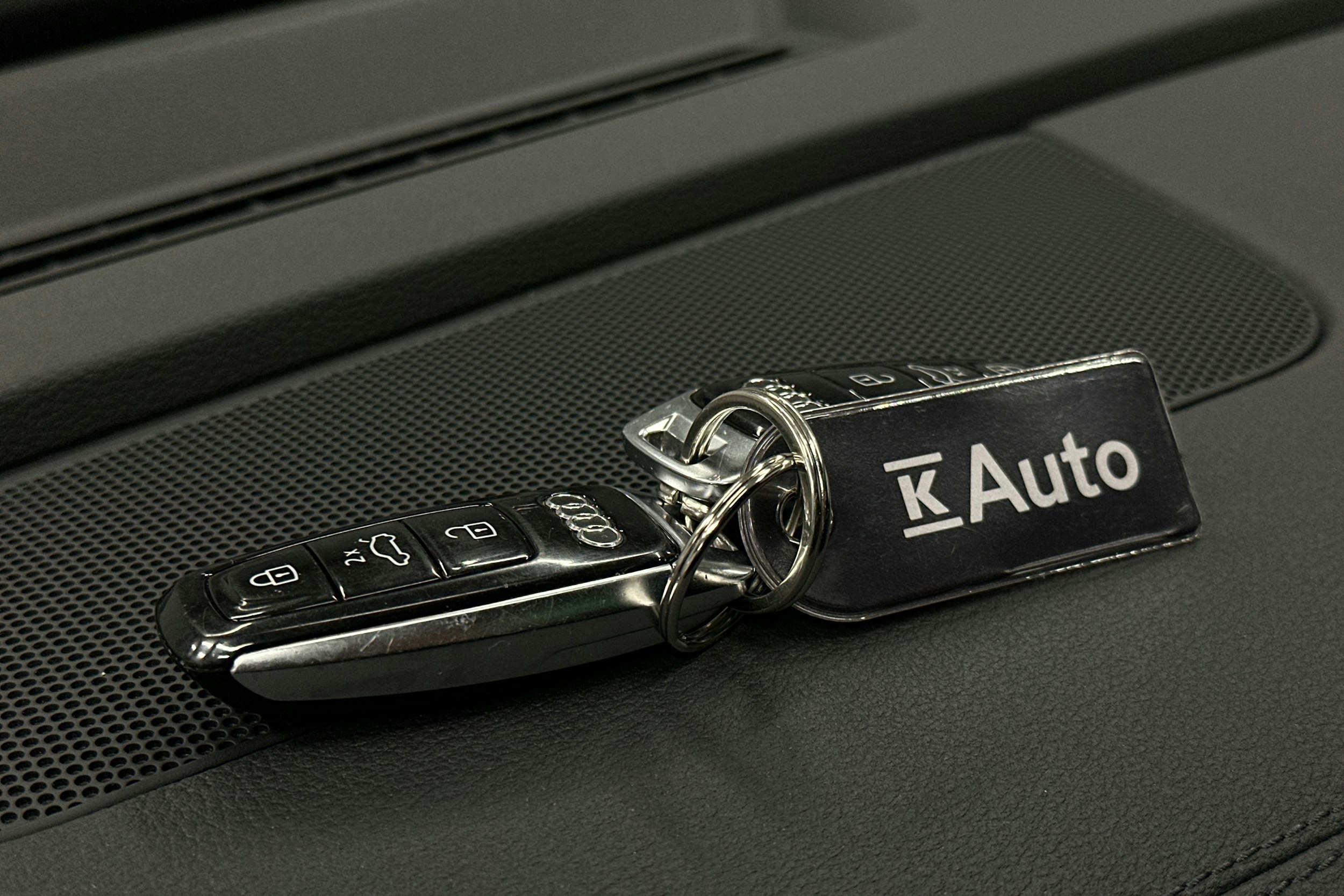 musta Audi e-tron 2022 kuva 36.