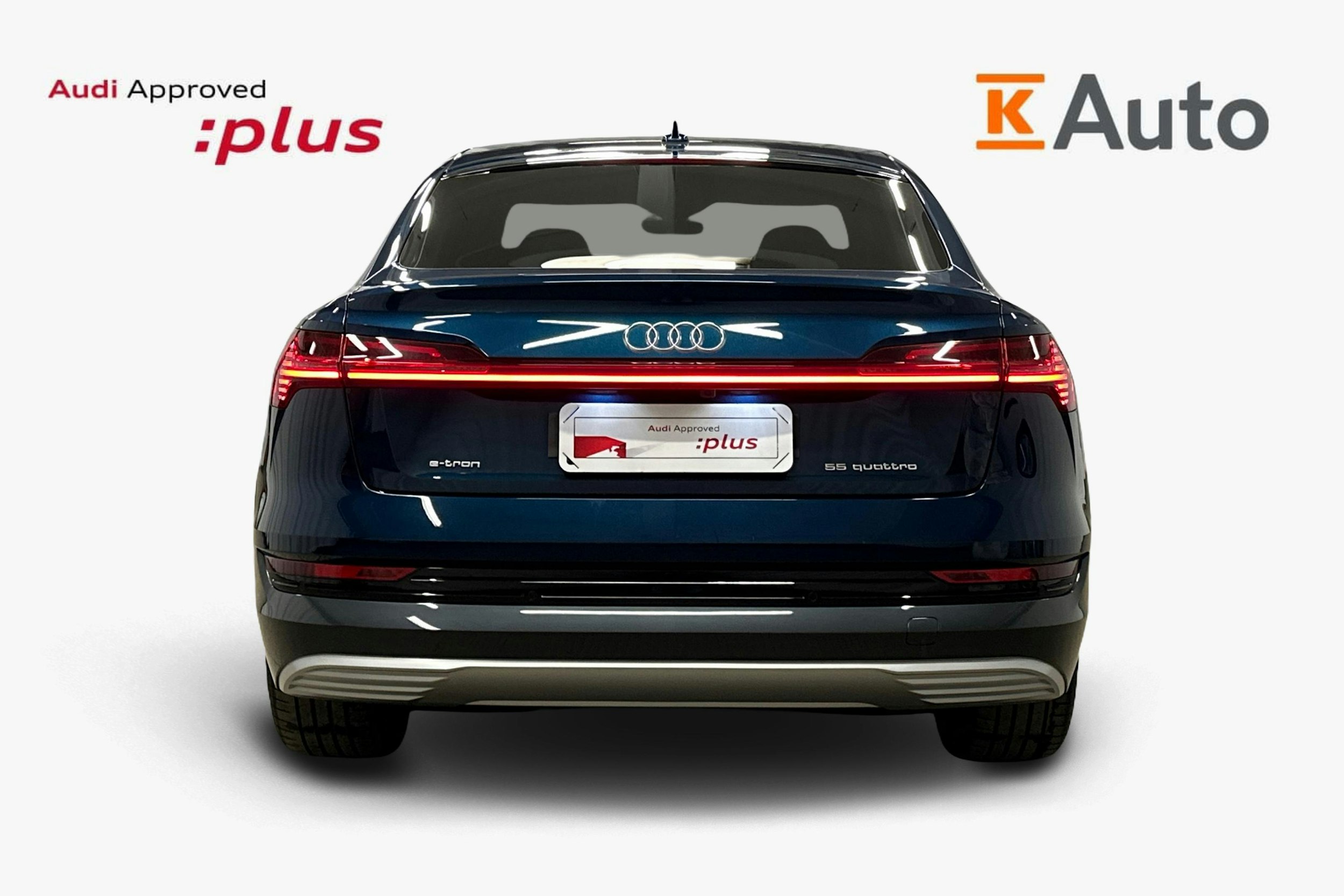 sininen Audi e-tron 2022 kuva 3.