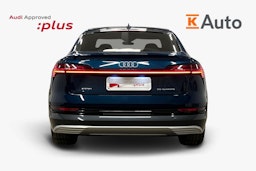 sininen Audi e-tron 2022 kuva 3.