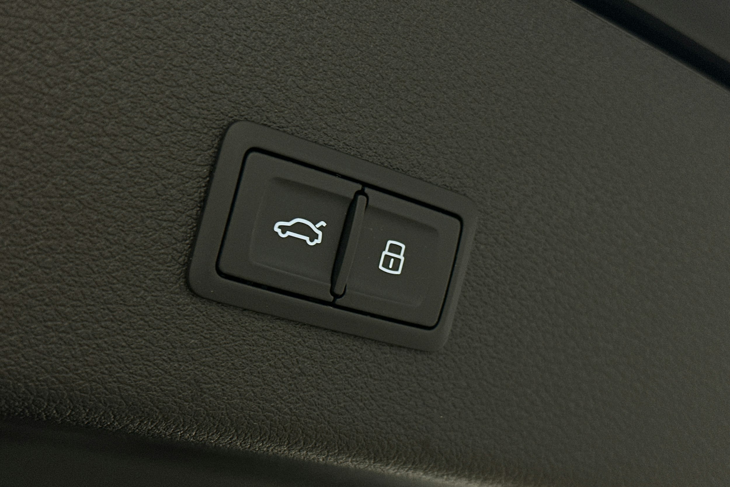 sininen Audi e-tron 2022 kuva 12.