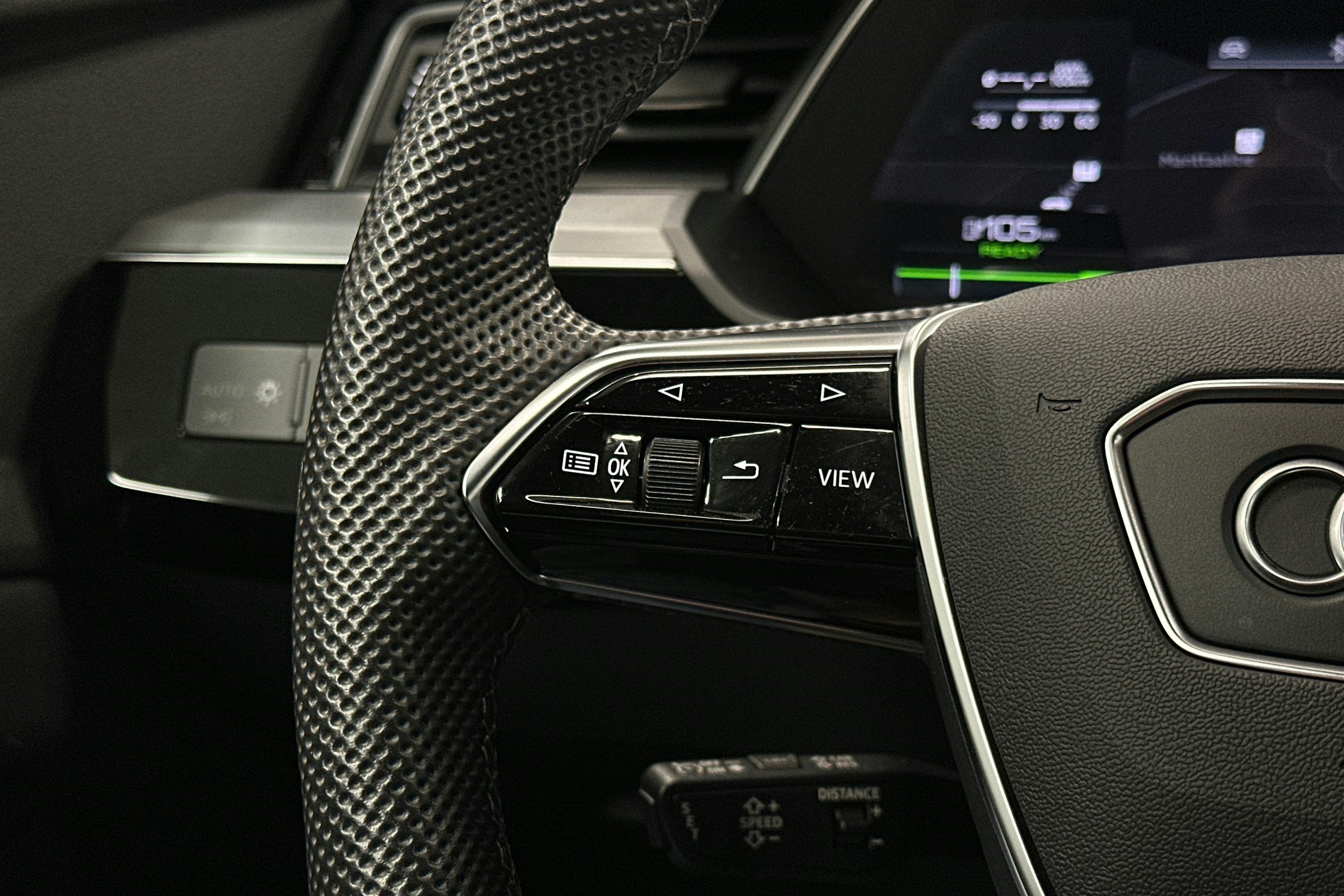 sininen Audi e-tron 2022 kuva 15.